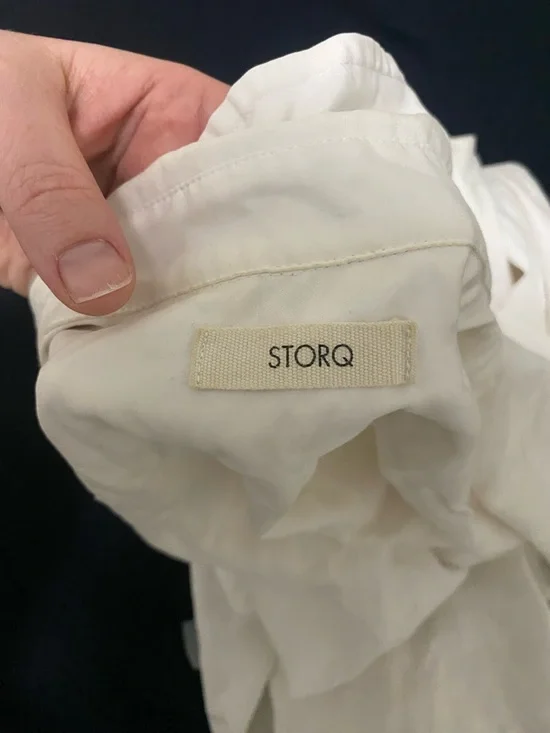 White Button-Front Collared Blouse - Picture 3 of 3